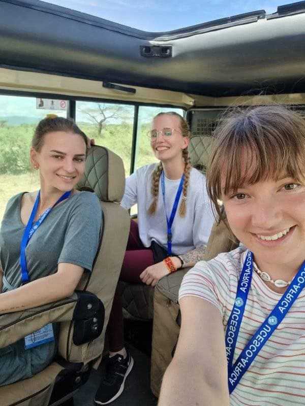 Volunteers in cruise car
